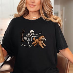 Camiseta Cavapoo, Camiseta de Perro Esqueleto, Camiseta de Perro de Halloween, Camiseta de Perro Espeluznante, Regalo para Mamá Cavapoo, Camiseta para Amantes de los Perros, Camiseta de Halloween de Esqueleto imagen 9