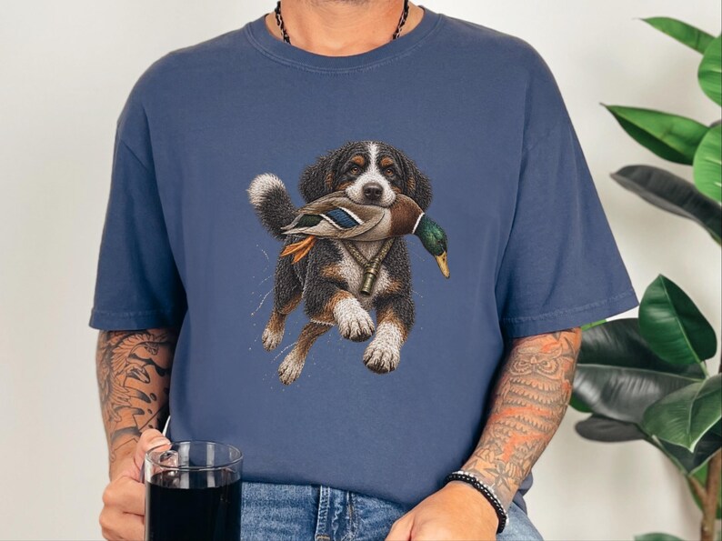 Bernedoodle jachtshirt, cadeau voor watervogeljager, shirt voor eendenjacht, T-shirt voor sportieve honden, cadeau voor Bernedoodle-eigenaar afbeelding 7
