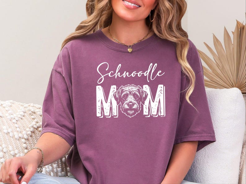 Camiseta Comfort Colors para amantes de los Schnoodle, camiseta para mamás de Schnoodle, sudadera de cuello redondo a la moda para mamás de perros, estampado retro de perros, regalo único para dueños de perros, regalos para amantes de los Schnoodle imagen 2