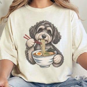T-shirt Schnoodle Ramen, Cadeau pour propriétaire de Schnoodle, T-shirt pour amoureux des ramen, Cadeau pour maman de chien, T-shirt cuisine japonaise, T-shirt pour gourmand de nouilles image 2