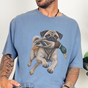 T-shirt met mopshondmotief voor eendenjagers, grappig cadeau voor eendenjacht, T-shirt voor watervogeljagers, shirt voor de jacht op wilde eenden, cadeau voor buitenjagers afbeelding 6