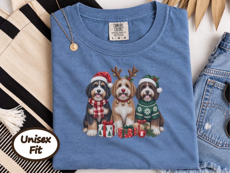 Bernedoodle Christmas Sweatshirt, Festive Dog Crewneck, Christmas Bernedoodle Gift, Holiday Dog Lover Shirt, Winter Puppy Sweatshirt afbeelding 6