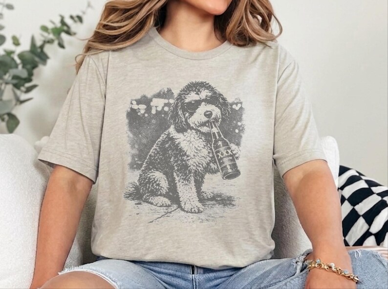 Bernedoodle Tee, Funny Bernedoodle Drinking Beer T-Shirt, Cartoon Dog, Dog Dad Gift, Beer Lover imagen 2