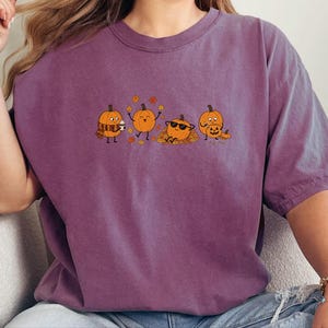 Camiseta para amantes de la calabaza especiada, camiseta acogedora de otoño, PNG de café de otoño, camiseta de hojas de otoño, camiseta de temporada de calabaza imagen 8
