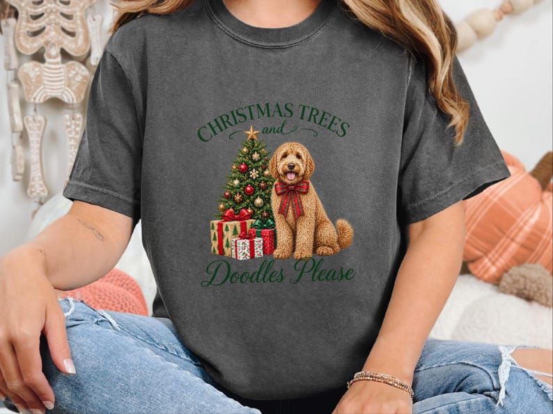 Kerstshirt voor honden, kerstcadeau voor Labradoodles, kerstbomen en doodles, trui voor hondenmoeders, T-shirt voor Labradoodle-liefhebbers, feestelijke top voor huisdiereigenaren afbeelding 1