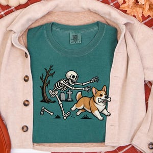 T-shirt met skelethond, Halloween Corgi-shirt, grappig Corgi-cadeau, griezelig T-shirt, Corgi-moedershirt, T-shirt met skelethond afbeelding 2