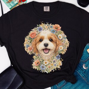 Camiseta Comfort Colors com estampa floral para cachorro, estampa de rosto de Cavapoo | Retrato moderno de pet para mães de cachorro | Arte vintage de animais, presente para donos, camiseta com estampa de rosto de pet imagem 10