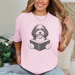 Camiseta de lectura para Sheepadoodle, camiseta para perros lectores, regalo para mamás de Sheepadoodle, regalo para amantes de los perros y los libros, camiseta vintage de biblioteca, camiseta para clubes de lectura imagen 9