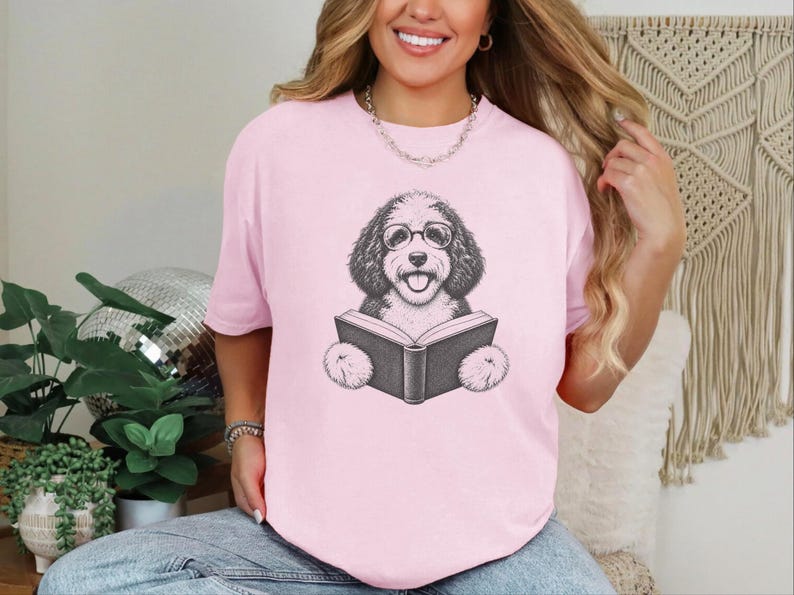 Camiseta de lectura para Sheepadoodle, camiseta para perros lectores, regalo para mamás de Sheepadoodle, regalo para amantes de los perros y los libros, camiseta vintage de biblioteca, camiseta para clubes de lectura imagen 9