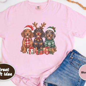Christmas Dachshund Sweatshirt, Holiday Wiener Dog Shirt, Doxie Mom Gift, Festive Puppy Crewneck, Christmas Dog Lover Gift afbeelding 6