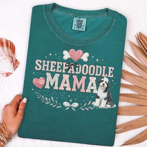 Comfort Colors Sheepadoodle Mama Tee, Doodle Mama Gift Shirt, Dog Mom Womens Summer Top, Sheepadoodle Lover Pet Parent Funny Graphic Tee afbeelding 7