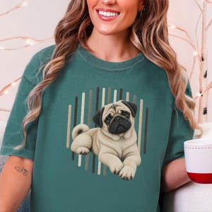 Camiseta de perro carlino, regalo para amantes de los carlinos, camiseta con estampado de cachorro adorable, camiseta para mamás carlinos, camiseta con retrato de perro, camiseta para papás carlinos, ropa para amantes de las mascotas imagen 7