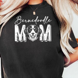 Comfort Colors T-shirt « Maman Bernedoodle hurlant à la lune », T-shirt chien rigolo, T-shirt années 90, Cadeaux amusants pour propriétaires de chiens, Hurlement à la lune, T-shirt chien rigolo image 6