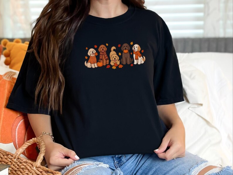 Camiseta Goldendoodle de otoño, regalo para mamás Goldendoodle, camiseta de hojas de otoño, suéter para amantes de los perros con estampado de calabazas, prenda acogedora para la temporada. imagen 9