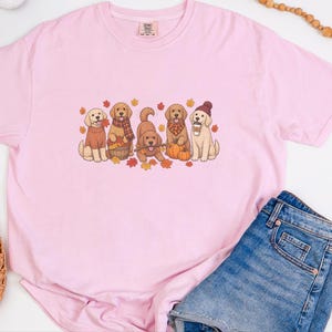 Herbst-Shirt mit Golden-Retriever-Motiv, Geschenk für Hundeliebhaber im Herbst, T-Shirt für Golden-Retriever-Mama, Sweatshirt mit Kürbismotiv, Kuschelige Kleidung für Welpen im Herbst Bild 2