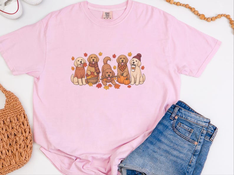 Herbst-Shirt mit Golden-Retriever-Motiv, Geschenk für Hundeliebhaber im Herbst, T-Shirt für Golden-Retriever-Mama, Sweatshirt mit Kürbismotiv, Kuschelige Kleidung für Welpen im Herbst Bild 2