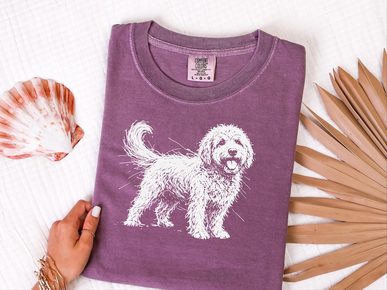 Comfort Colors Goldendoodle hondenshirt, Goldendoodle schets T-shirt, cadeau voor Goldendoodle mama en papa, handgetekend portret van een huisdiereigenaar afbeelding 1