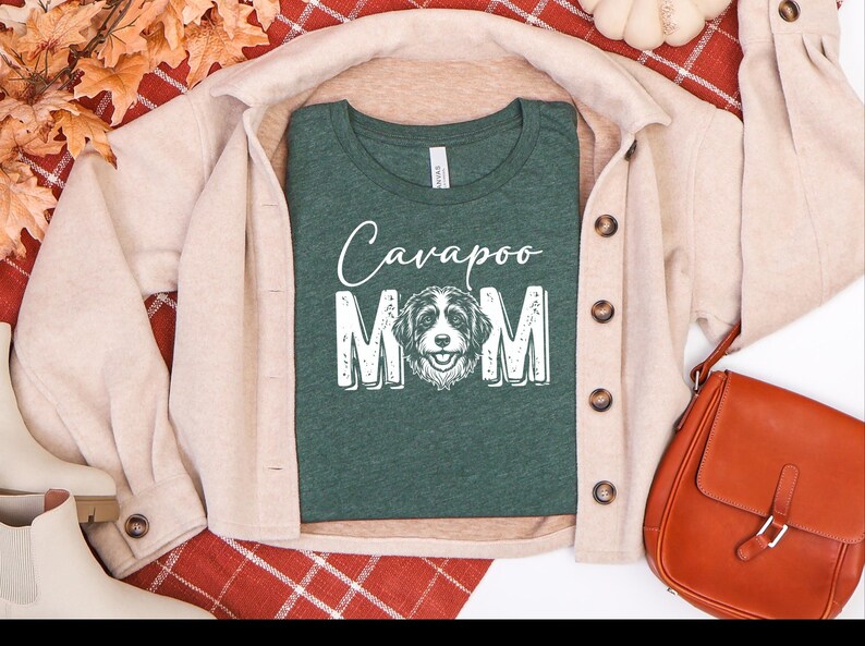 Cavapoo-Mama-Shirt, süßes Doodle-T-Shirt | Geschenk für Hundeliebhaberinnen, T-Shirt für Pudel-Mischlingsbesitzerinnen | Lustige Kleidung für Hundemamas, Geschenkidee für frischgebackene Hundemamas Bild 1