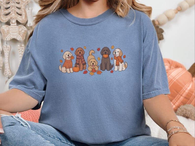 Camiseta Goldendoodle de otoño, regalo para mamás Goldendoodle, camiseta de hojas de otoño, suéter para amantes de los perros con estampado de calabazas, prenda acogedora para la temporada. imagen 5