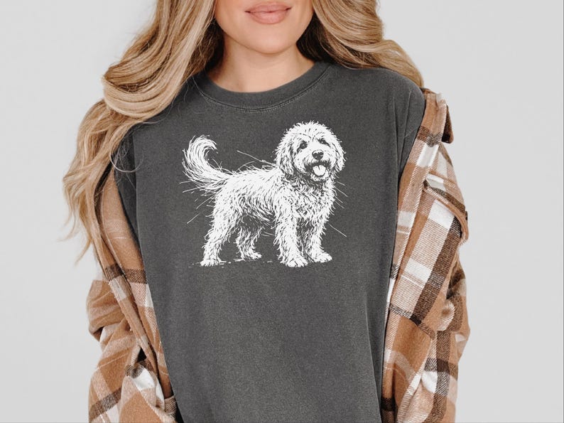 Comfort Colors Goldendoodle hondenshirt, Goldendoodle schets T-shirt, cadeau voor Goldendoodle mama en papa, handgetekend portret van een huisdiereigenaar afbeelding 4