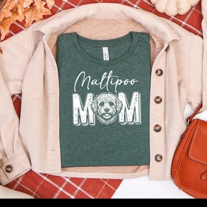 Koszulka dla mamy maltipoo, modna koszulka dla mamy psa, krzyżówka maltańczyka z pudlem, prezent dla właściciela maltipoo, koszulka dla kobiet, prezent dla właścicieli zwierząt domowych, modna koszulka dla mamy psa zdjęcie 8