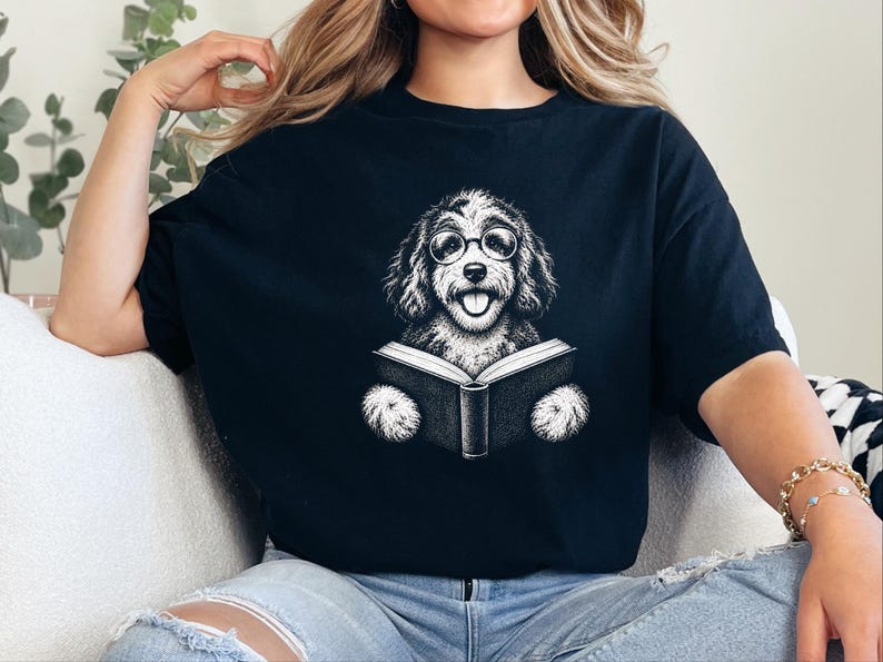 Maglietta per cani amanti dei libri, maglietta per amanti dei cani e dei libri, regalo per la mamma di un Aussiedoodle, maglietta per Aussiedoodle che legge, regalo per topi di biblioteca immagine 4