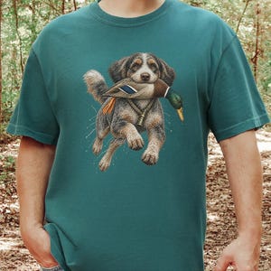 Aussiedoodle T-shirt voor de eendenjacht, cadeau voor watervogeljagers, retro natuur T-shirt, T-shirt voor eendenjagers afbeelding 3