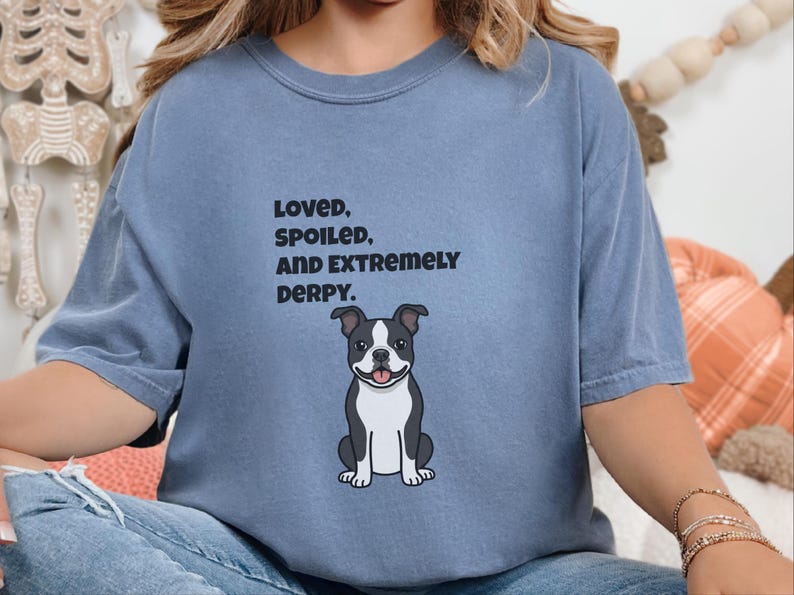 Comfort Colors rolig Bostonterrier-tröja, älskad, bortskämd och extremt derpy-tröja, nyckfull Bostonterrier-tröja för hundägare, rolig hundtröja bild 10
