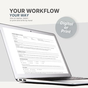 Op de afbeelding: Een zilveren laptop die een digitaal behandelplan-document toont met secties voor doelen, focus, interventies en acties. De tekst luidt YOUR WORKFLOW YOUR WAY en Digital or Print, inclusief selectievakjes en lijnen voor tekstinvoer.