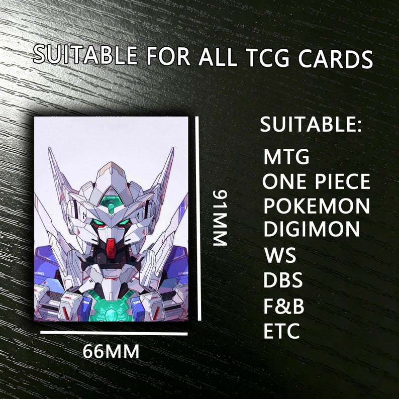 Op de afbeelding: Een kaarthoes met een robotillustratie, afmetingen 6,6 cm x 9,1 cm. De tekst geeft aan dat het geschikt is voor MTG, One Piece, Pokemon, Digimon en andere trading card games.