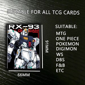 Puede incluir: Ilustraci&oacute;n en blanco y negro de un robot Gundam RX-93, apta para todas las cartas TCG. La tarjeta mide 66 mm x 91 mm. Compatible con MTG, One Piece, Pokemon, Digimon, WS, DBS, F&B y ETC.