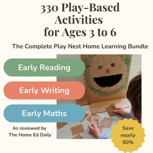 Peut inclure: Ensemble éducatif intitulé 330 Play-Based Activities for Ages 3 to 6, The Complete Play Nest Home Learning Bundle. Comprend des boutons pour Early Reading, Early Writing et Early Maths. Inclut un visage en carton et des cartes.