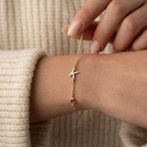 Personligt armband med initialer och födelsesten, anpassat bokstavsarmband, elegant armband för kvinnor, anpassade initialsmycken, födelsedagspresent till henne