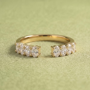 Öppen vigselring i guld, oval moissanit stapelring, elegant manschettspacerförstärkare, unika brudsmycken, jubileumspresentidé