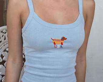 USAホットドッグストラップタンクトップ、7月4日リブタンクトップ、フェイク刺繍アメリカンBBQシャツ、愛国的なクロップトップ、Y2K愛国的なサマータンクトップ