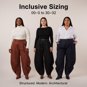 Puede incluir: Tres personas con pantalones de talle alto y pernera ancha con una silueta voluminosa y fruncida. El texto dice Inclusive Sizing 00-0 to 30-32 y Structured. Modern. Architectural. Los pantalones son de color óxido, negro y vaquero.