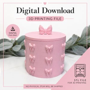 Könnte beinhalten: Ein rosa, zylinderförmiger Behälter mit Deckel und schleifenförmigen Verzierungen. Der Deckel hat eine Schleife, und die Seiten sind mit mehreren Schleifen verziert. Der Text auf dem Bild lautet "Digitaler Download" und "3D-Druckdatei". Das Bild besagt auch "STL-Datei für 3D-Druck".