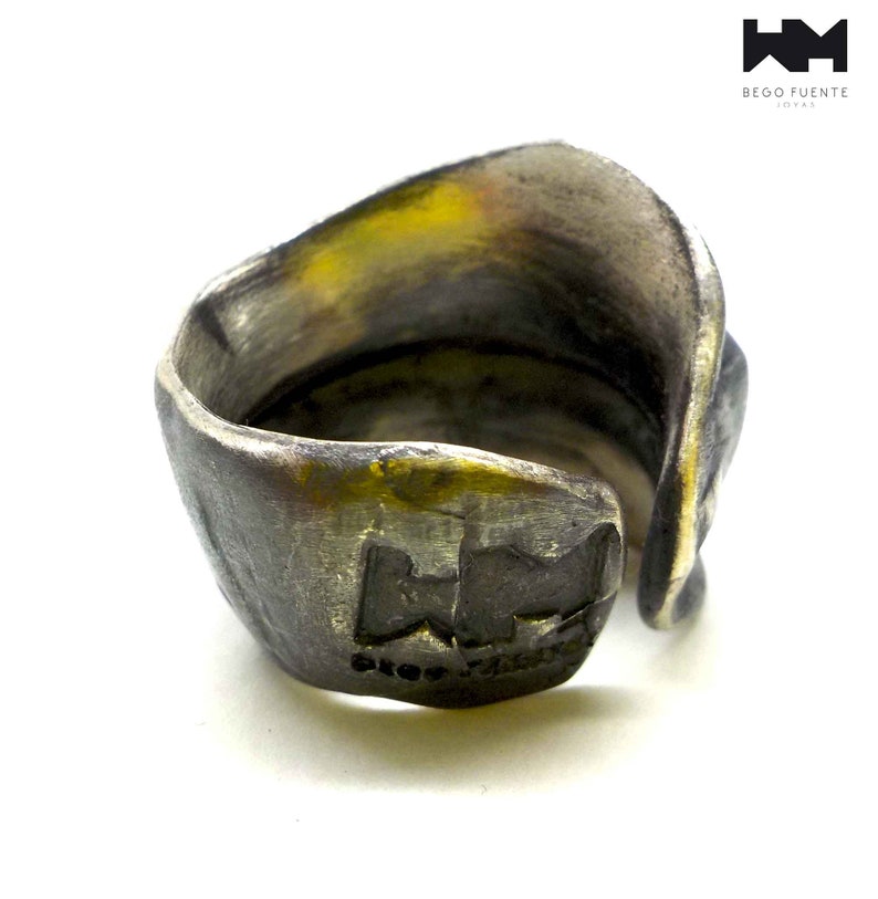 Brutalistisk afrikansk stil, djärv handgjord ring i massivt silver. E687 bild 4