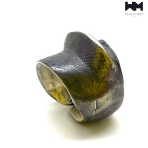 Brutalistisk afrikansk stil, djärv handgjord ring i massivt silver. E687 bild 2