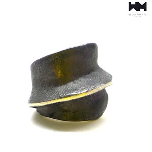 Brutalistisk afrikansk stil, djärv handgjord ring i massivt silver. E687 bild 3