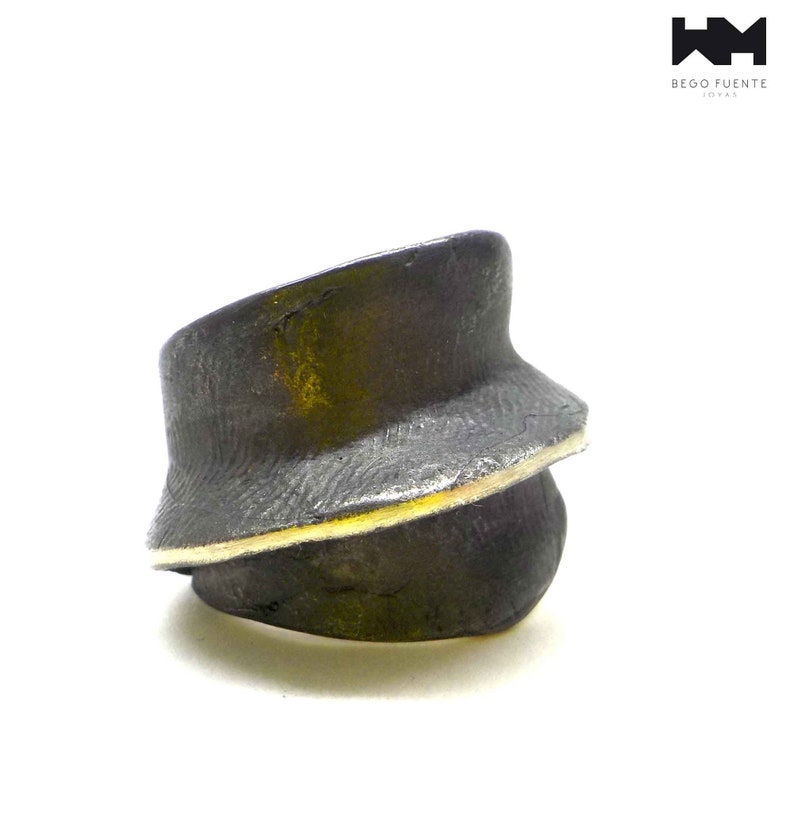 Brutalistisk afrikansk stil, djärv handgjord ring i massivt silver. E687 bild 3