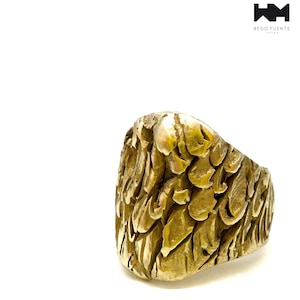 Bague large anneau brutaliste en laiton : effet texturé réglable