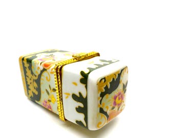 Vintage 1980s Floral Porcelain Pill Trinket Box. JB15