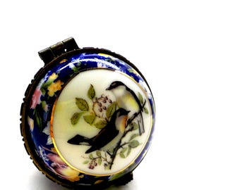 Vintage 1980s Fine Portuguese Porcelain Pill Trinket Box. JB51