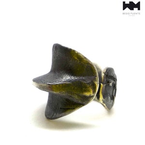 Brutalistisk afrikansk stil, djärv handgjord ring i massivt silver. E687 bild 9