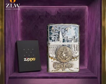 Harry Potter Castle Crest Zippo Feuerzeug, Silber Fantasy School Kunstwerk Sammlerstück Geschenk für Ihn, Premium Ausstellungsstück für Sammler