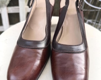 Scarpe vintage anni '70 Gucci con tacco a spillo e cinturino posteriore in pelle bicolore marrone, taglia 36.5 B, Made in Italy.