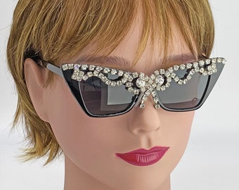 Betsey Johnson Holographic Skulls Black Sunglasses New Amazon.com: Betsey Johnson Women main image 4