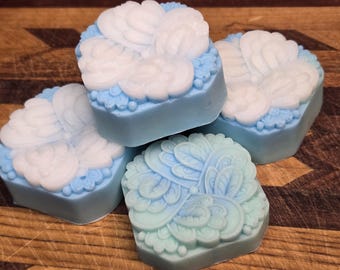 Juego de 3 jabones de leche de cabra con aroma a lino fresco y limpio + mini pastilla GRATIS / Jabón artesanal con aroma limpio / Jabón decorativo con forma de mariposa / Edición limitada