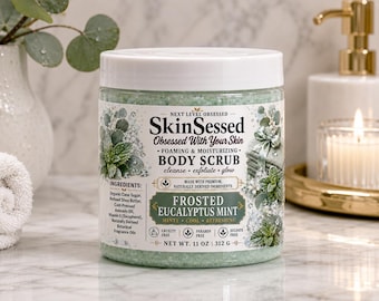 Exfoliante corporal espumoso de 325 ml (11 oz) con eucalipto escarchado y menta. Exfoliante de azúcar SkinSessed con manteca de karité. Pulidor corporal hidratante, suave y luminoso.
